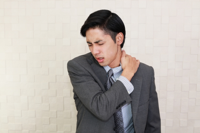 首から腕にかけて痛みにもグリーンPCTカイロプラクティックへ